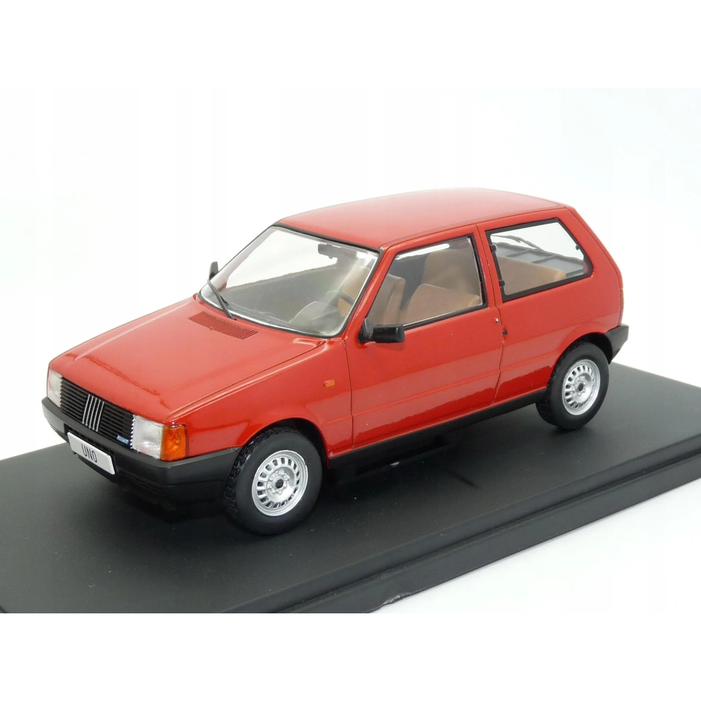 FIAT UNO ROJO WHITEBOX 124257 ESCALA 1/24
