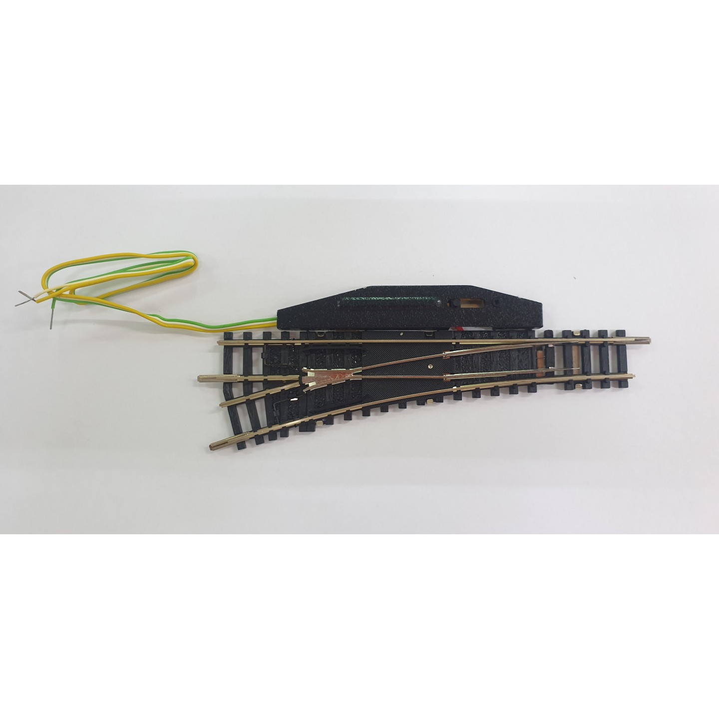 DESVIO IZQUIERDA R4 15º ELECTRICO MINITRIX 14936 ESCALA N