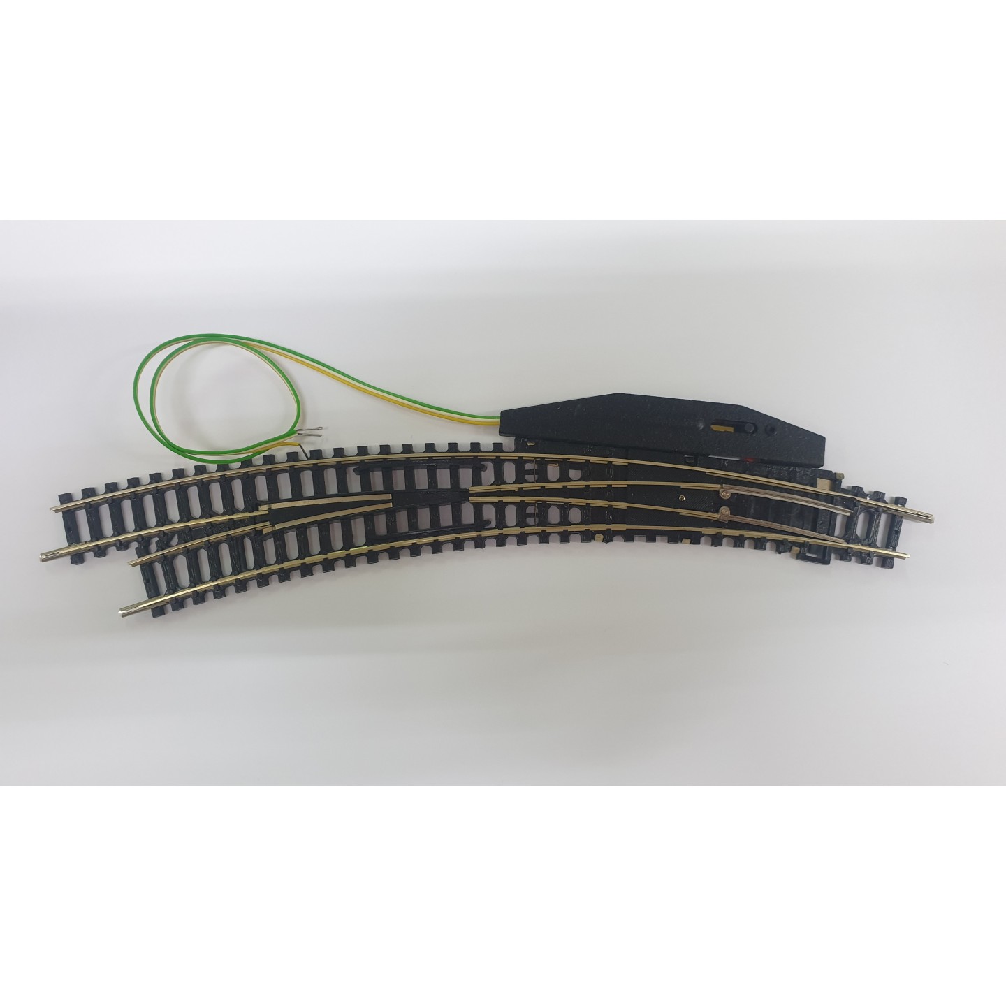 DESVIO CURVO IZQUIERDA R3/4 ELECTRICO MINITRIX 14970 ESCALA N