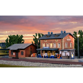 ESTACIÓN DE TREN CON MUELLE DE CARGA KIBRI 37396 ESCALA N