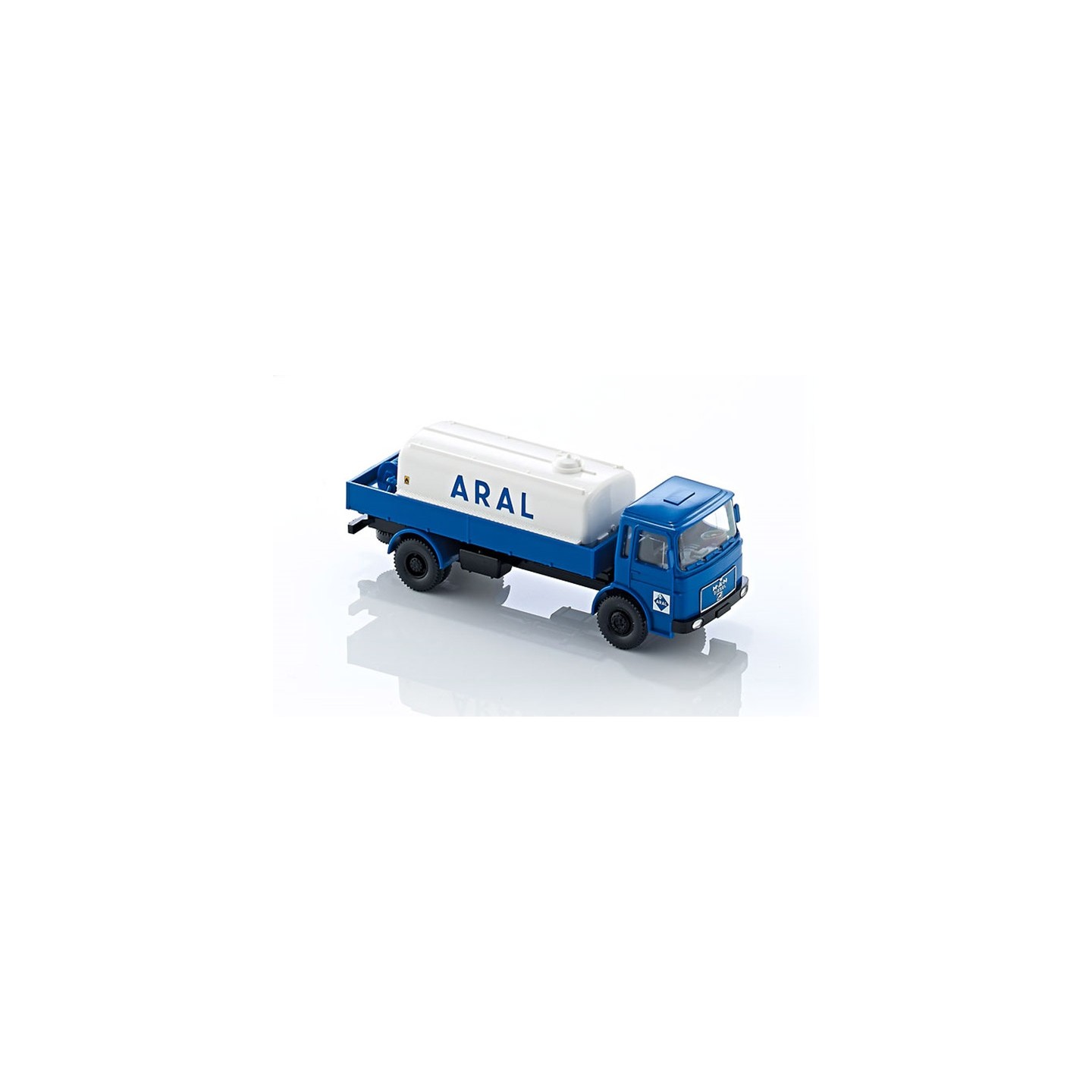 CAMION MAN CON CISTERNA ARAL" WIKING H0"