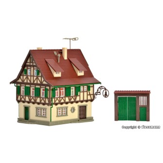 CASA DE PUEBLO CON LUZ INTERIOR VOLMER 47731 ESCALA N