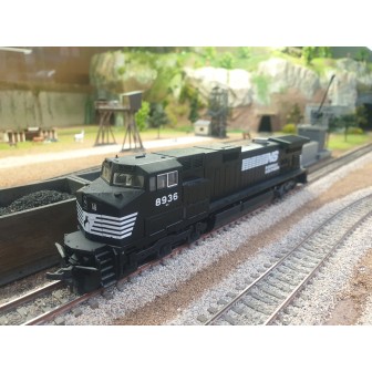 LOCOMOTORA NORFOLK SOUTHERN DIGITAL KATO 37-1801 ESCALA H0