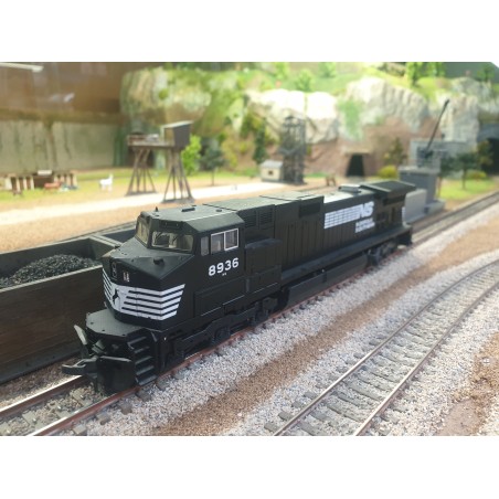 LOCOMOTORA NORFOLK SOUTHERN DIGITAL KATO 37-1801 ESCALA H0