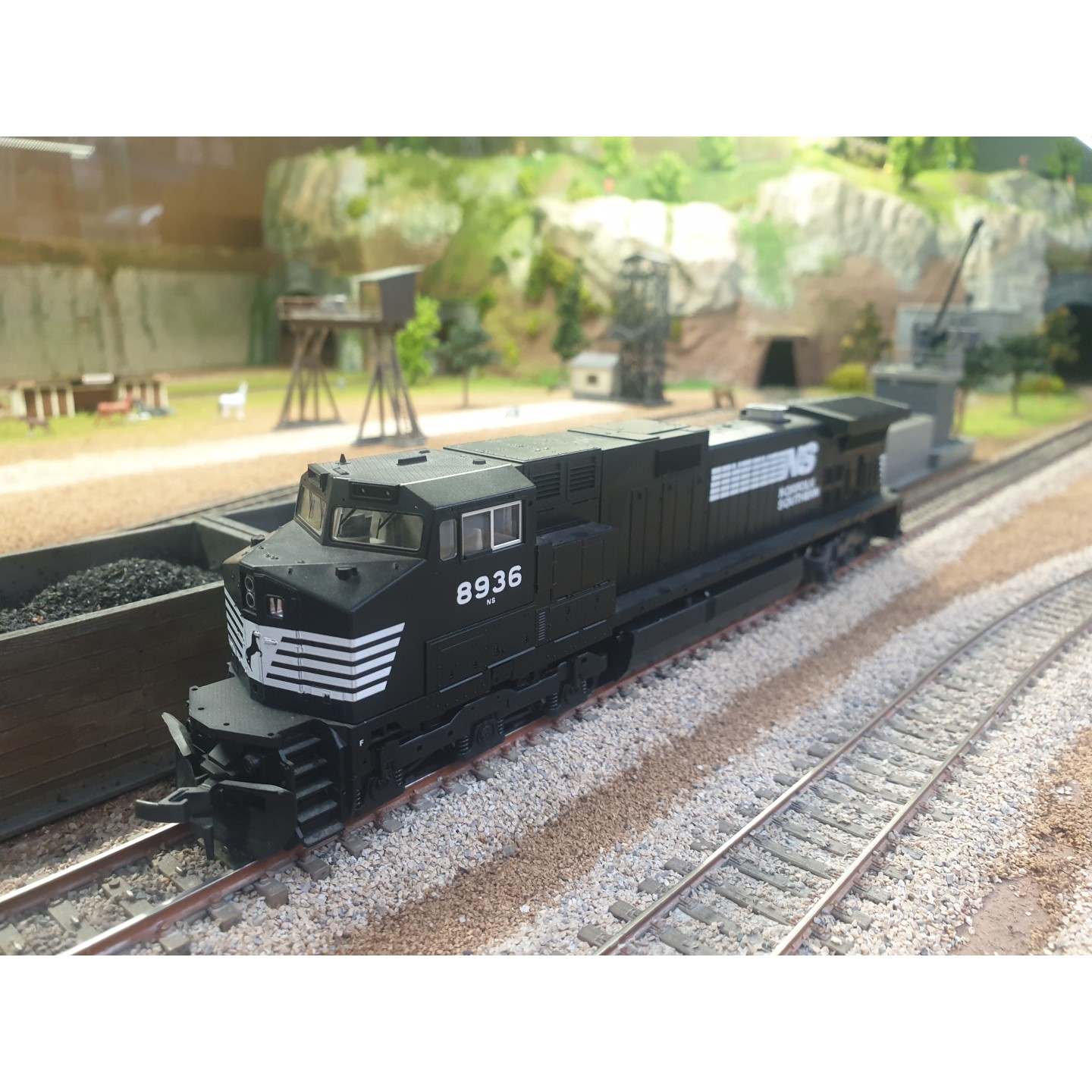 LOCOMOTORA NORFOLK SOUTHERN DIGITAL KATO 37-1801 ESCALA H0