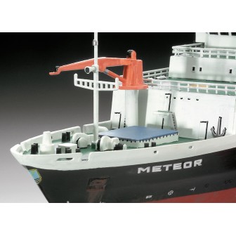 BUQUE DE INVESTIGACION ALEMAN METEOR" REVELL 1/300"