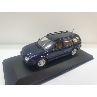 VOLKSWAGEN BORA VARIANT 1999 AZUL 1/43