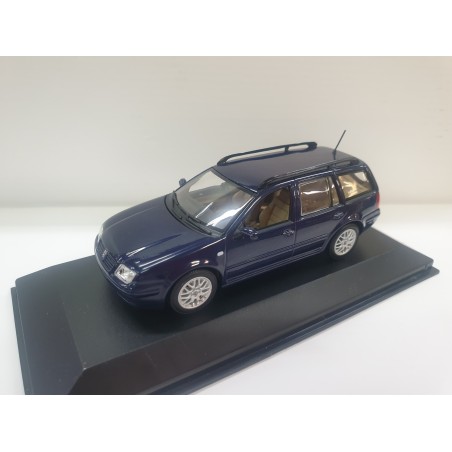 VOLKSWAGEN BORA VARIANT 1999 AZUL 1/43
