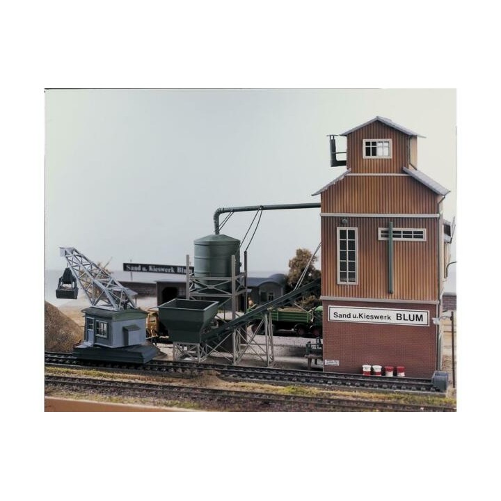 SILO DE ARENA Y TRANSPORTE PIKO 61125 ESCALA H0