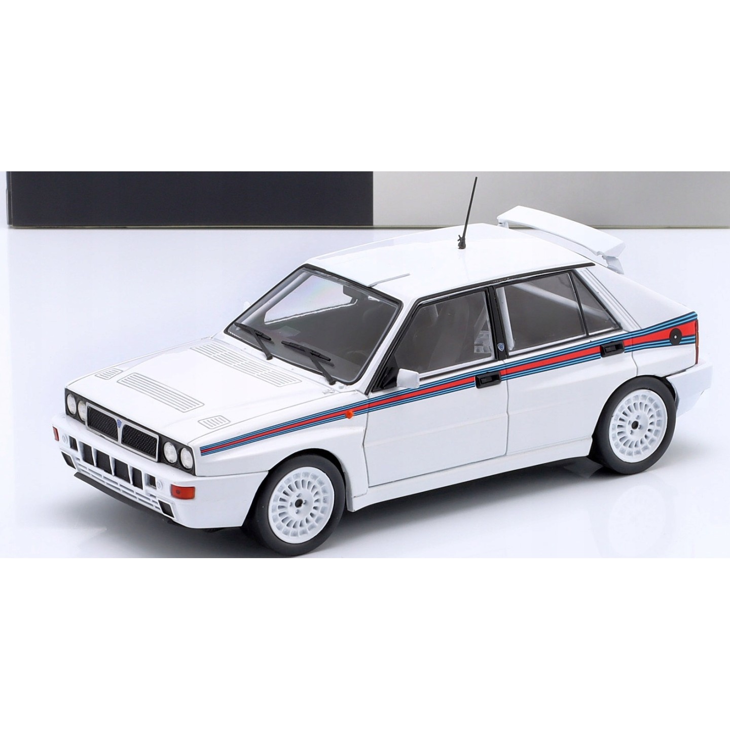 LANCIA DELTA INTEGRALE 16V BLANCO 1989 WHITTE BOX 124238 ESCALA 1/24