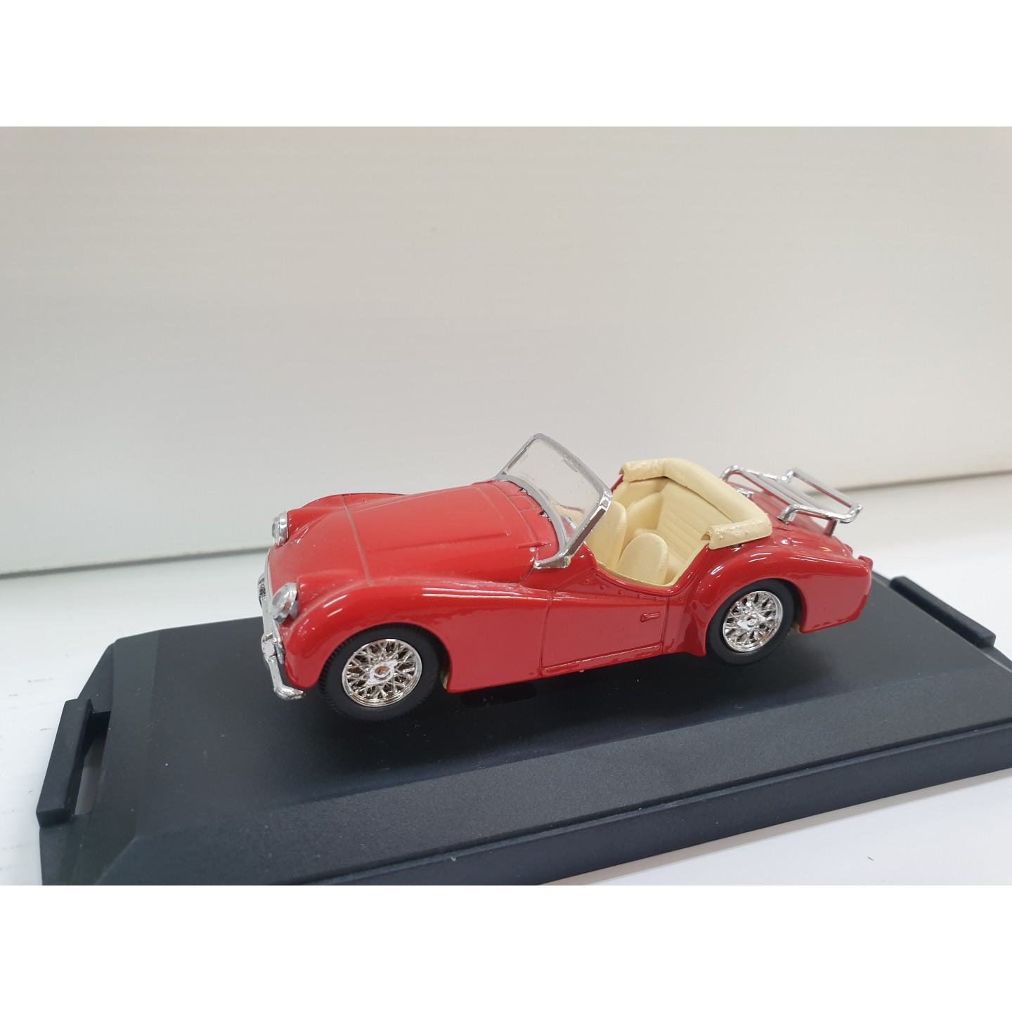 TRUMPH TR3A 1959 ROJO 1/43