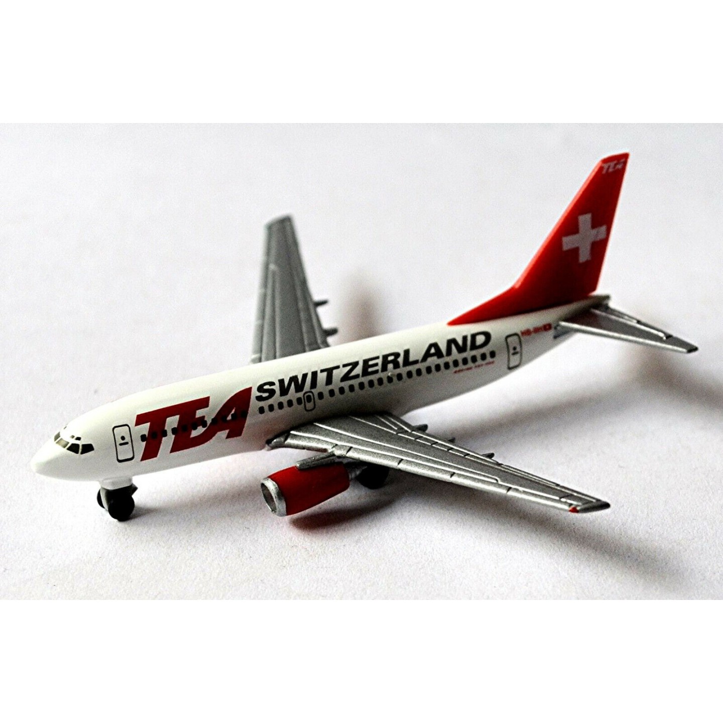 BOEING 737-800 TEA SWITZERLAND HERPA 1/500