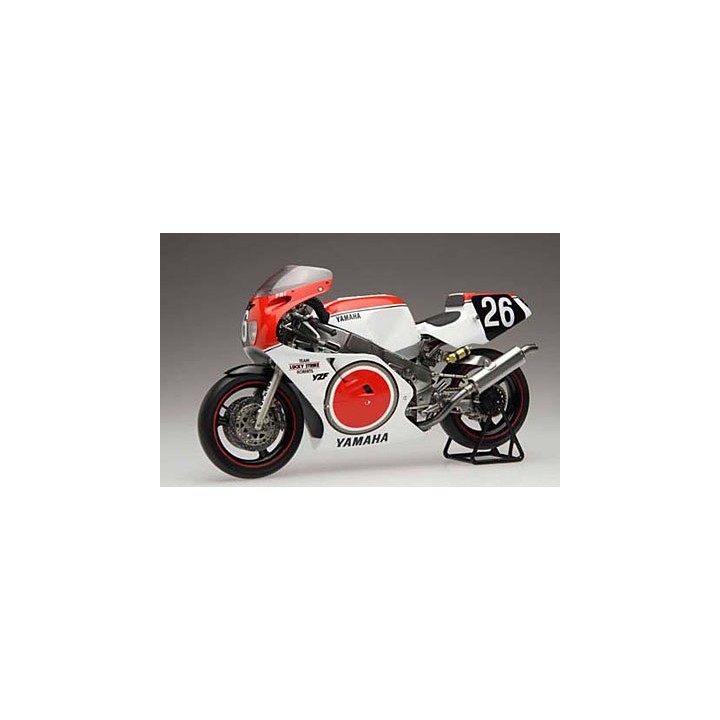 YAMAHA YZF750 LUCKY STRIKE FUJIMI 14136 ESCALA 1/12