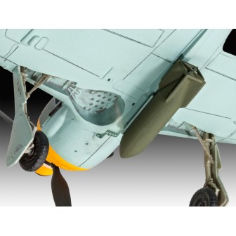 KIT CON PINTURAS FOCKE WULF FW 190 F-8 REVELL 1/72