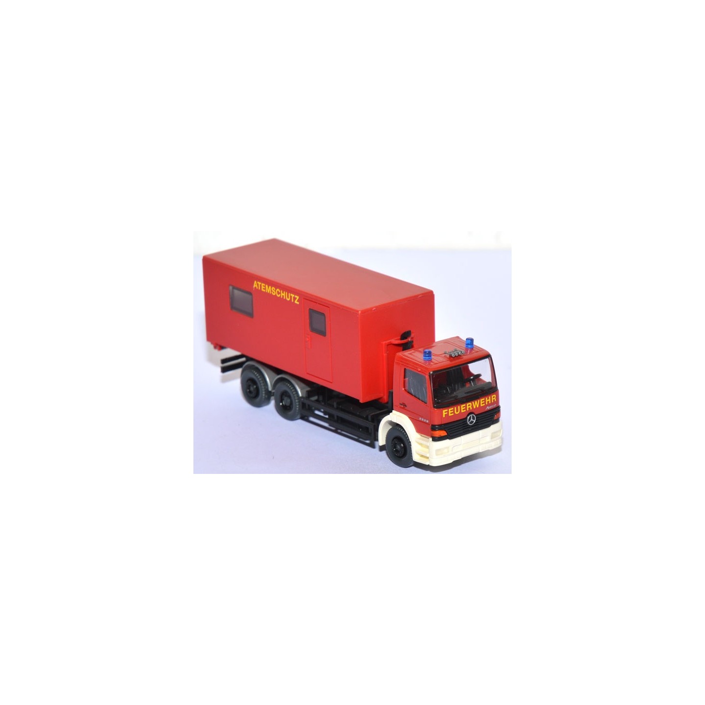 CAMION DE EMERGENCIAS MERCEDES ATEGO WIKING H0
