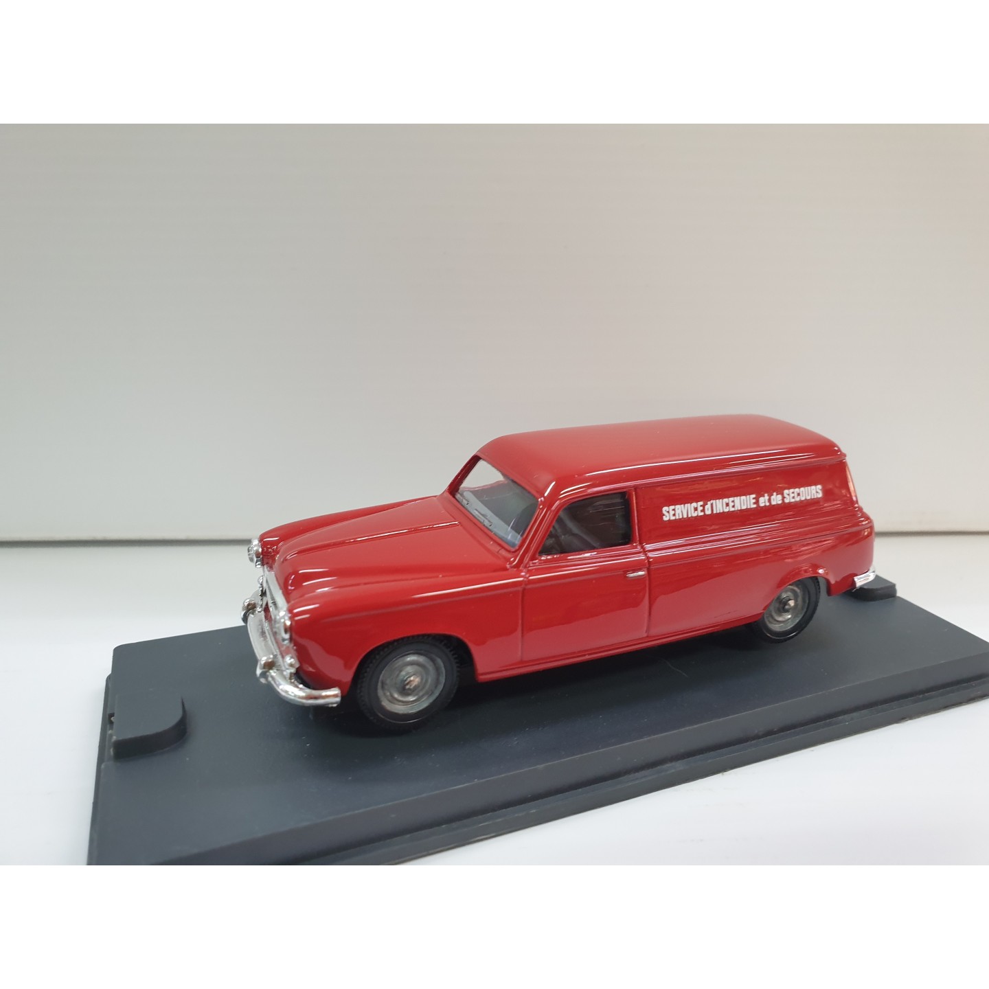 PEUGEOT 403 BREAK POMPIERS ROJO 1/43