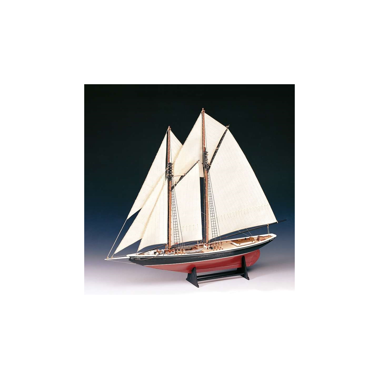 BLUENOSE 1/100 AMATI
