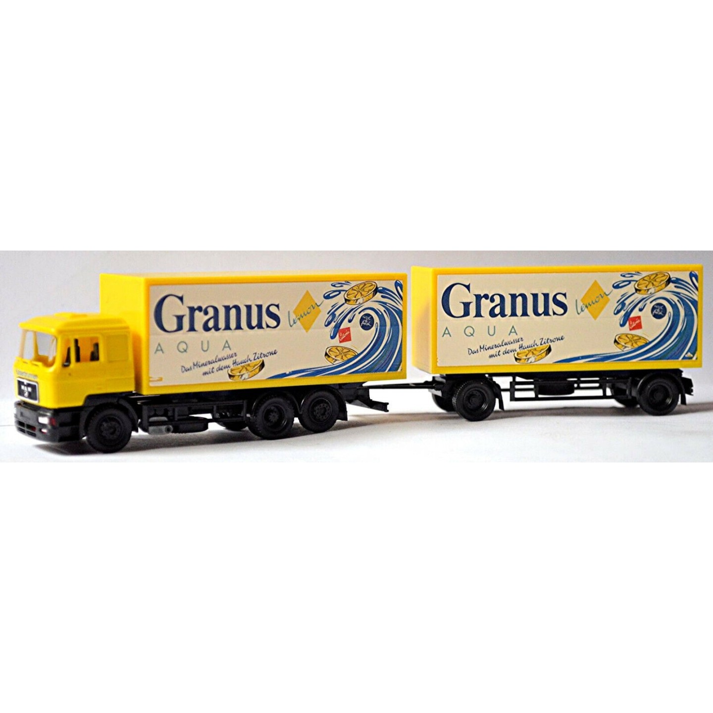 CAMION REMOLQUE GRANUS AQUA HERPA 184106 ESCALA H0
