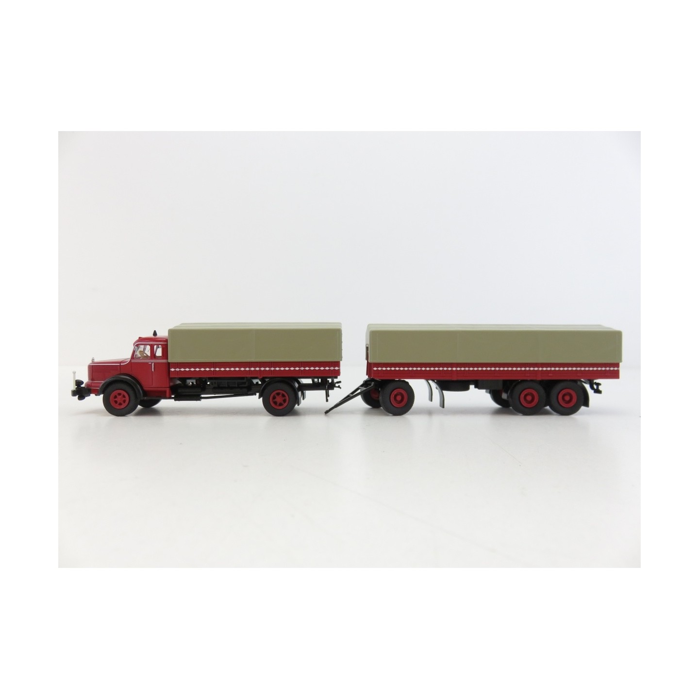 CAMION CON REMOLQUE KRUPP SÜDWERKE TITAN BREKINA H0