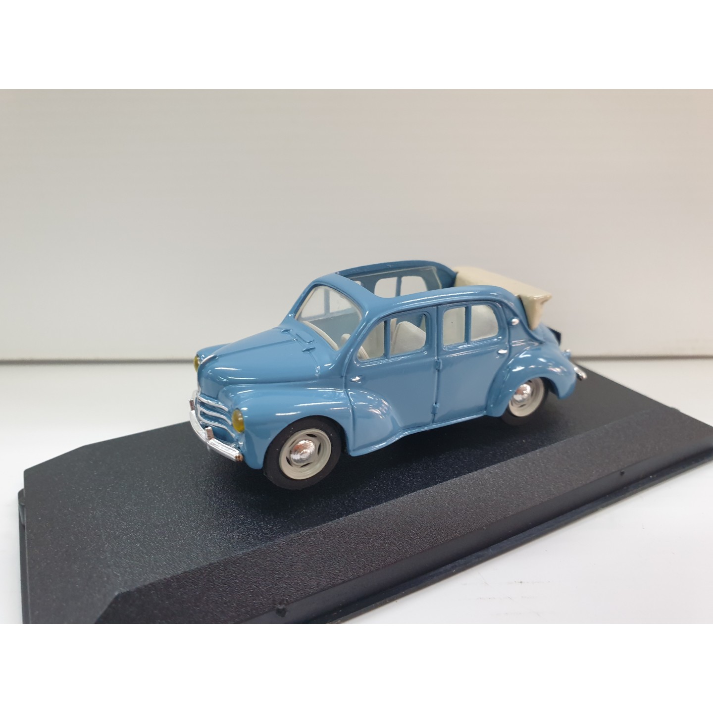 RENAUL 4CV DESCAPOTABLE 1952 LEADER 1/43