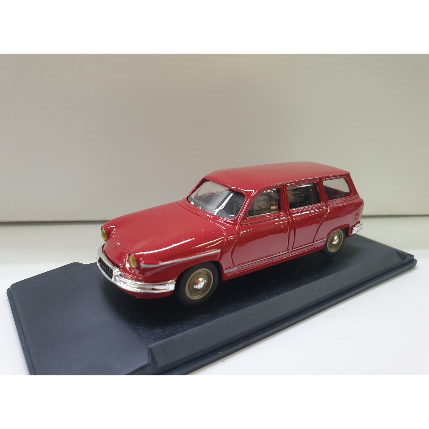 PANHARD PL 17 BREAK" ROJO ELICOR 1/43"