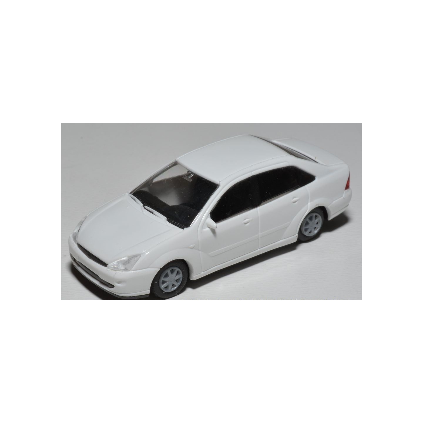 FORD FOCUS BLANCO RIETZE 10990 ESCALA 1/87