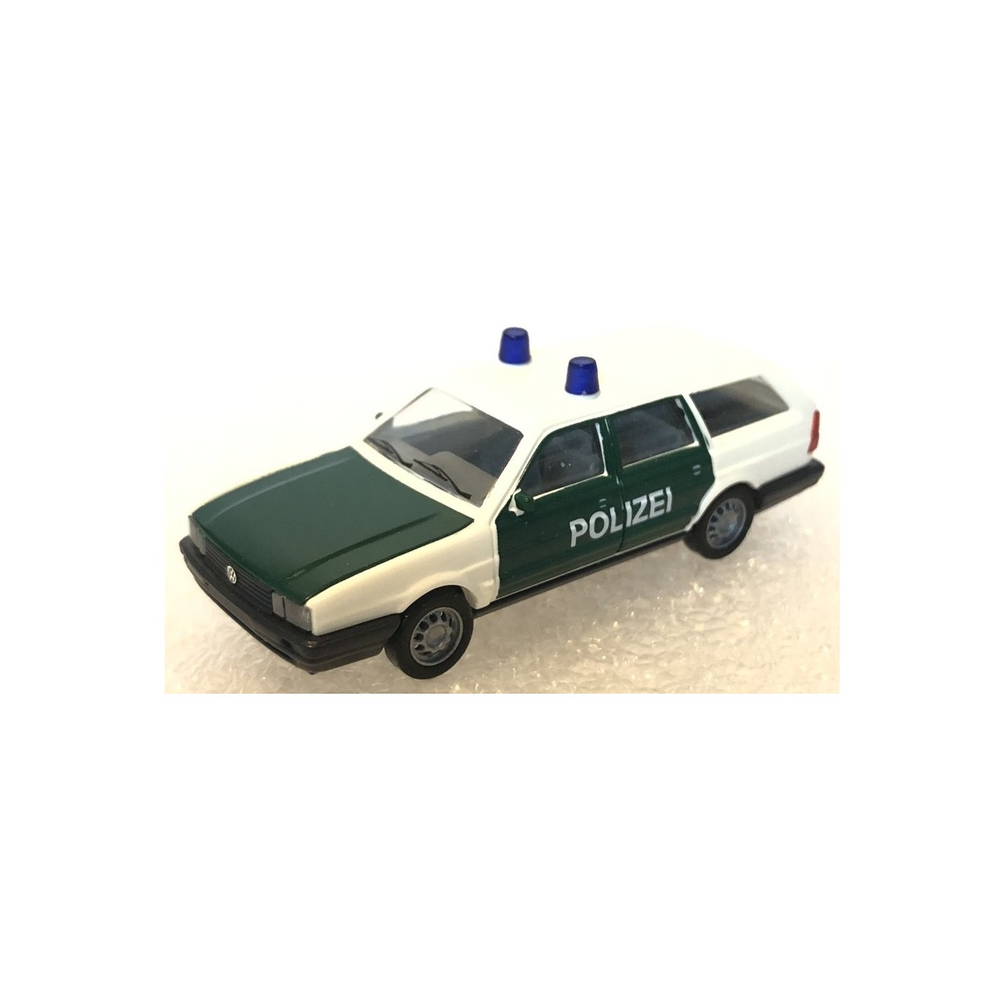 VOLKSWAGEN PASSAT VARIANT POLICIA BUSCH 48103 ESCALA 1/87