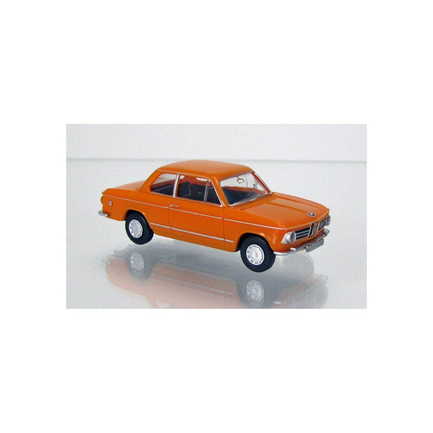 VOLKSWAGEN 2002 NARANJA WIKING 018301 ESCALA 1/87