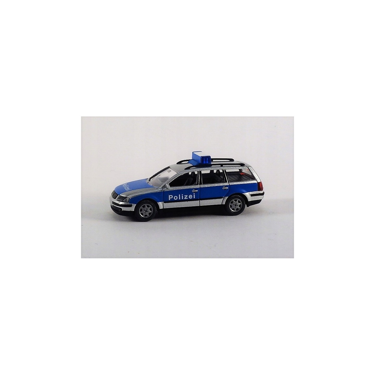 VOLKSWAGEN PASSAT VARIANT POLICIA WIKING 1041932 ESCALA 1/87