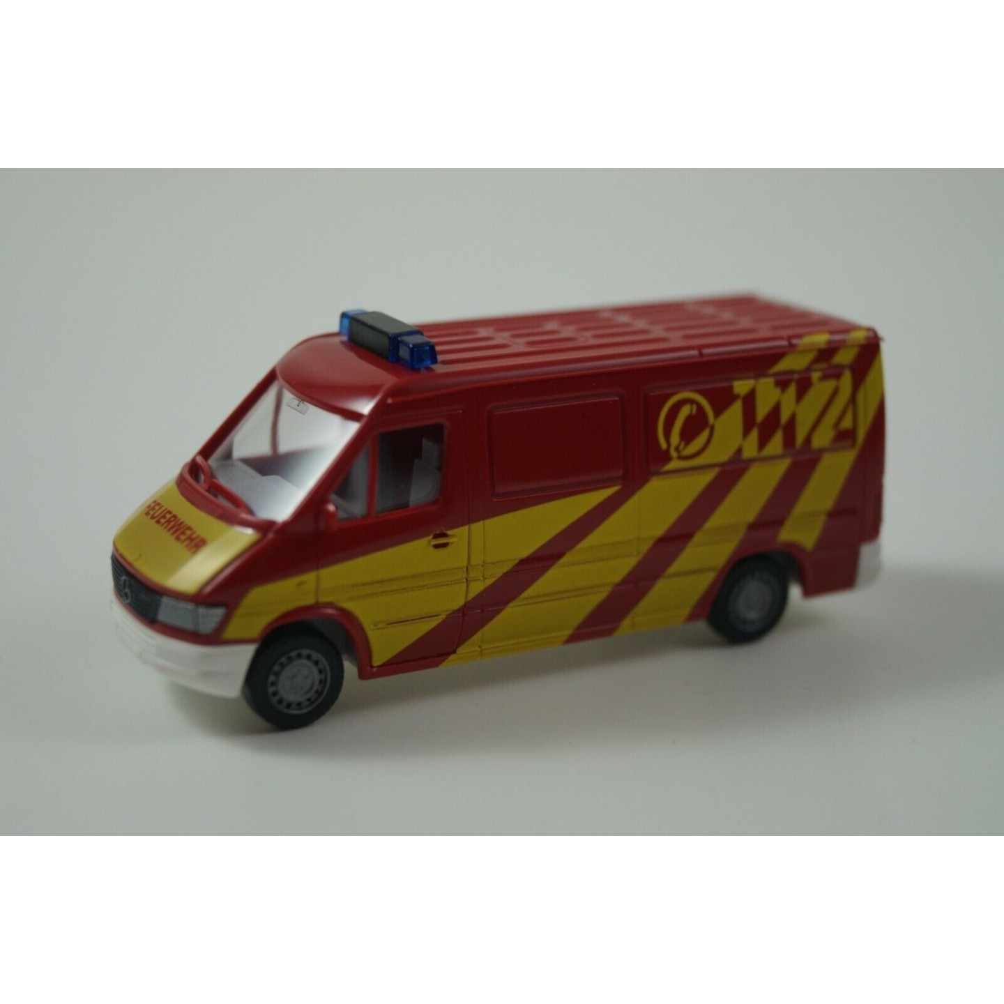 MERCEDES SPRINTER BOMBEROS WIKING 6080125 ESCALA 1/87
