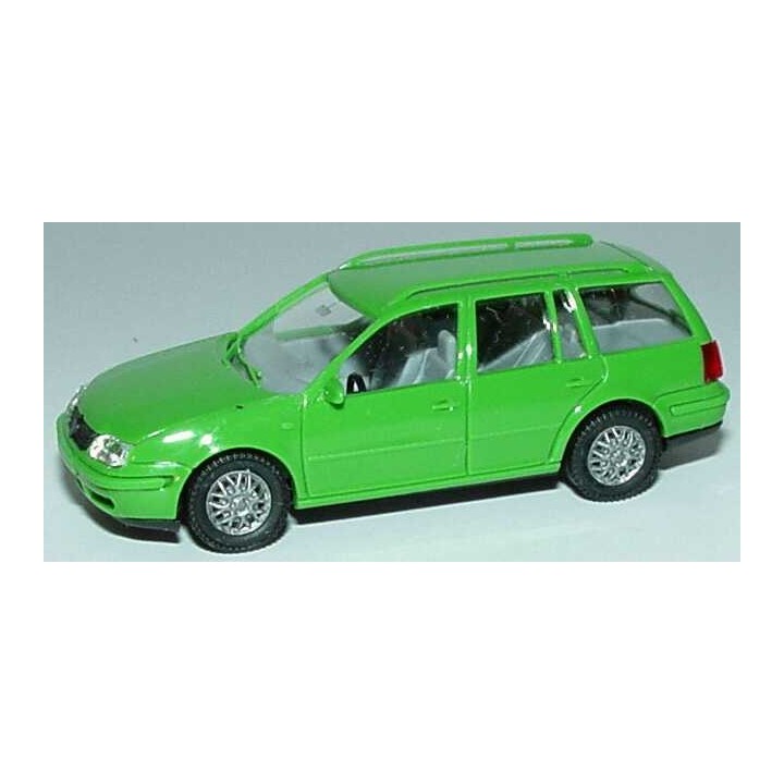 VOLKSWAGEN BORA VARIANT VERDE AMW 0640 ESCALA 1/87