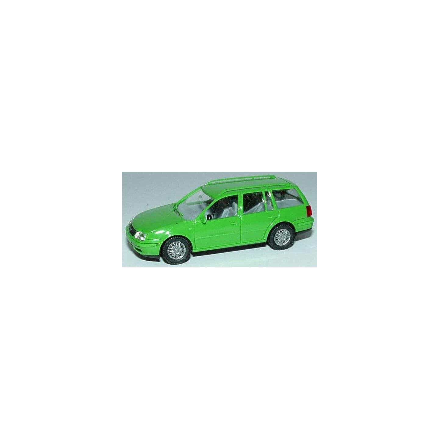 VOLKSWAGEN BORA VARIANT VERDE AMW 0640 ESCALA 1/87