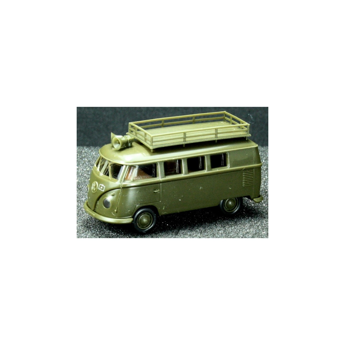 VOLKSWAGEN T1 BUS MILITAR VERDE BREKINA 31791 ESCALA 1/87