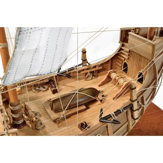 BARCO DE MADERA SANTA MARIA CARABELA AMATI 1409 ESCALA 1/65
