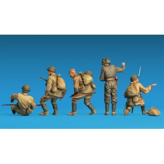SOLDADOS SOVIETICOS SUBIDOS EN UN CARRO MINIART 35281 ESCALA 1/35