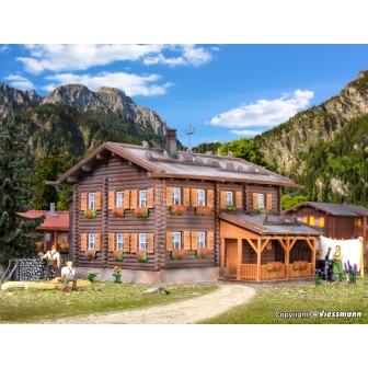 CASA DE MADERA EN LA MONTAÑA KIBRI 38804 ESCALA H0